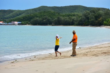 Chon Buri Tayland 01 Ağustos 2019 Görüntü Japon şirketi çalışanlarını 2019 Plaj Ekibi Mükemmellik Ekibi çalışmalarına götürüyor.