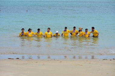 Chon Buri Tayland 01 Ağustos 2019 Görüntü Japon şirketi çalışanlarını 2019 Plaj Ekibi Mükemmellik Ekibi çalışmalarına götürüyor.