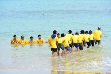 Chon Buri Tayland 01 Ağustos 2019 Görüntü Japon şirketi çalışanlarını 2019 Plaj Ekibi Mükemmellik Ekibi çalışmalarına götürüyor.