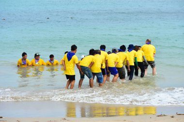 Chon Buri Tayland 01 Ağustos 2019 Görüntü Japon şirketi çalışanlarını 2019 Plaj Ekibi Mükemmellik Ekibi çalışmalarına götürüyor.