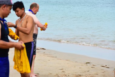 Chon Buri Tayland 01 Ağustos 2019 Görüntü Japon şirketi çalışanlarını 2019 Plaj Ekibi Mükemmellik Ekibi çalışmalarına götürüyor.  