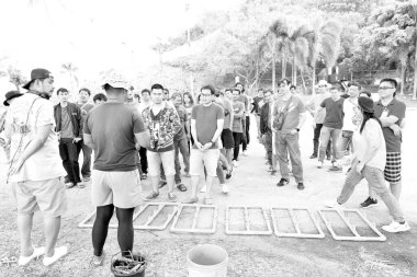 Chon Buri Tayland bulanık Japon şirketi çalışanlarını 2019 Plaj Ekibi Mükemmellik Ekibi çalışmalarına götürüyor.