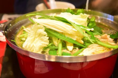 Rayong Tayland 2 Ağustos 2019 Kimliği belirsiz Suki Sukiyaki yemeği çok lezzetli Sukiyaki Çin çorbası Japonya 'nın yemeği Shabu' dur. Suki yemeği haşlandı. .