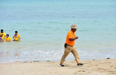 Chon Buri Tayland 01 Ağustos 2019 Japon şirketi çalışanlarını sahildeki etkinliklere götürüyor..