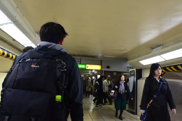 Tokio Japonia Listopada 2018 Niezidentyfikowani Ludzie Dworcach Kolejowych Tokio Blur — Zdjęcie stockowe