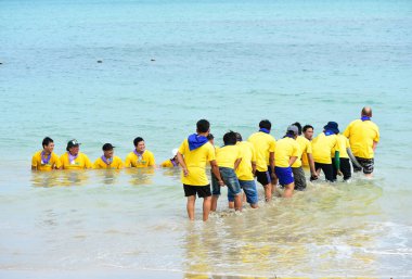 Chon Buri Tayland 01 Ağustos 2019 Japon şirketi çalışanlarını sahildeki etkinliklere götürüyor..