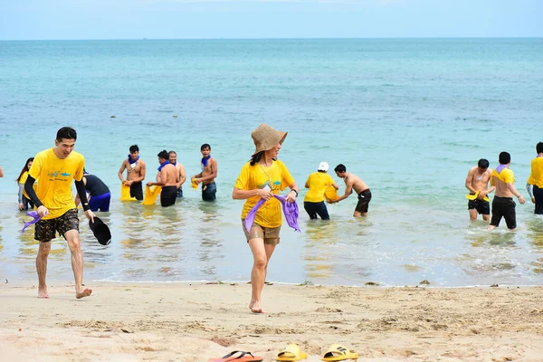 Chon Buri Tajlandia Sierpień 2019 Japońska Firma Zabiera Pracowników Plażę — Zdjęcie stockowe