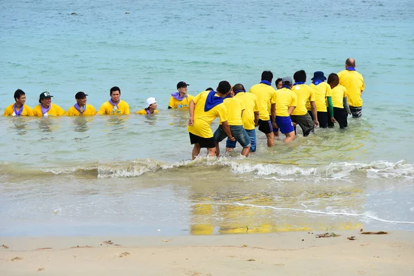 Chon Buri Tajlandia Sierpień 2019 Japońska Firma Zabiera Pracowników Plażę — Zdjęcie stockowe