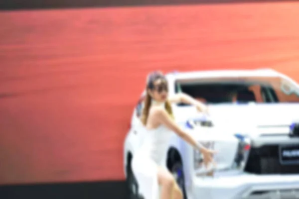 Bangkok Tayland 24 Ağustos 2019 Tanımlanamayan Güzel Bangkok Motor Fuarı 'nda satılık bir araba sunuyor.