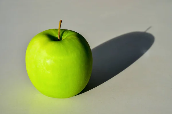 Färsk Grön Apple Isolerad Vit Bakgrund — Stockfoto