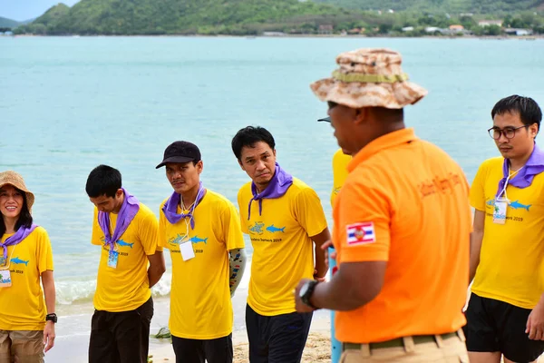 Chon Buri Tajlandia Sierpień 2019 Japońska Firma Zabiera Pracowników Plażę — Zdjęcie stockowe