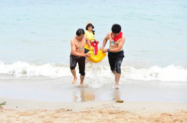 ChonBuri Tayland 1 Ağustos 2019 Japon şirketi çalışanlarını 2019 Plaj Ekibi Mükemmellik Ekibi 'nin faaliyetlerine götürüyor.