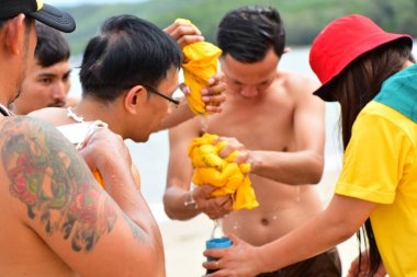 ChonBuri Tayland 1 Ağustos 2019 Japon şirketi çalışanlarını 2019 Plaj Ekibi Mükemmellik Ekibi 'nin faaliyetlerine götürüyor.