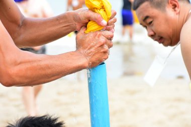 Chon Buri Tayland 01 Ağustos 2019 Japon şirketi çalışanlarını sahildeki etkinliklere götürüyor..
