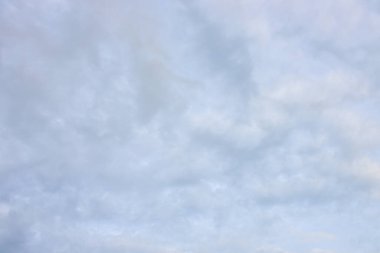 Mavi gökyüzü beyaz bulut mavi arkaplan