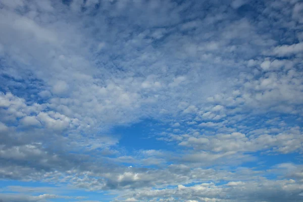 Cielo Azul Diminutas Nubes Blancas Para Fondo — Foto de Stock