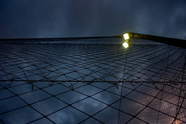 Céu Negro Com Fundo Líquido Campo Futebol — Fotografia de Stock