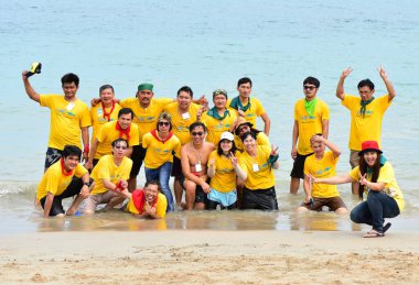 Chon Buri Tayland 01 Ağustos 2019 Görüntü Japon şirketi çalışanlarını 2019 Plaj Ekibi Mükemmellik Ekibi çalışmalarına götürüyor.