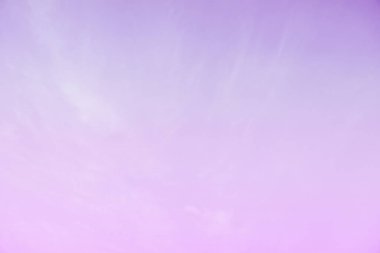 Pastel renkli gökyüzü ve bulut beyazı. Güzel öğleden sonra gökyüzü ve bulut beyazı