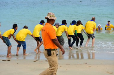 ChonBuri Tayland 1 Ağustos 2019 Japon şirketi çalışanlarını 2019 Plaj Ekibi Mükemmellik Ekibi 'nin faaliyetlerine götürüyor.