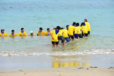 ChonBuri Tayland 1 Ağustos 2019 Japon şirketi çalışanlarını 2019 Plaj Ekibi Mükemmellik Ekibi 'nin faaliyetlerine götürüyor.