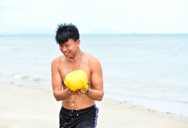 ChonBuri Tayland 1 Ağustos 2019 Japon şirketi çalışanlarını 2019 Plaj Ekibi Mükemmellik Ekibi 'nin faaliyetlerine götürüyor.