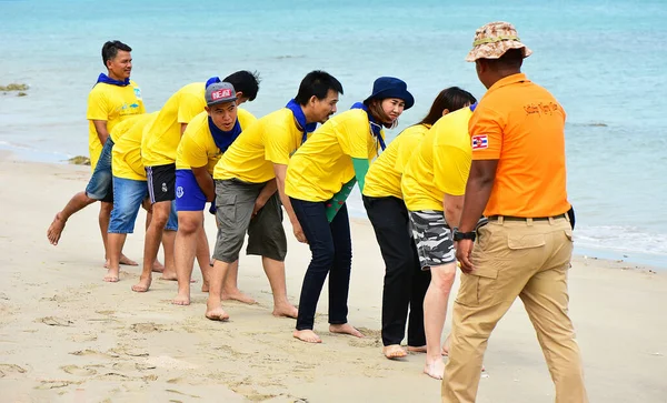 Chonburi Tajlandia Styczeń Sierpień 2019 Japońska Firma Zabiera Pracowników Plażę — Zdjęcie stockowe