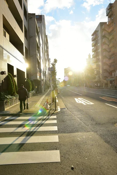 日本2018年11月25日太陽が東京の街に輝きます — ストック写真