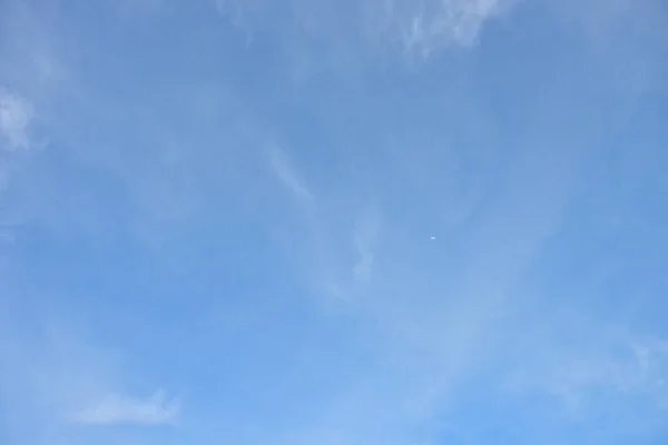 Ciel Bleu Nuages Blancs Pour Arrière Plan — Photo