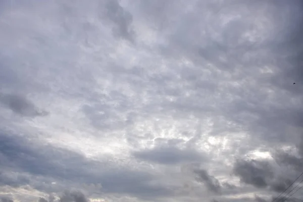 青い空白い雲の背景 — ストック写真