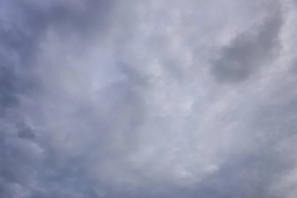 青い空白い雲の背景 — ストック写真