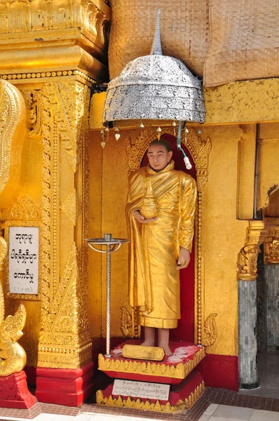 Статуя Будды в Кьяик Хвау Вун Пагода, Танлийн, Мьянма . — стоковое фото
