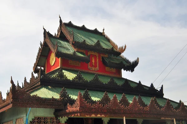 Kyaik Hwaw Wun Pagoda, Thanlyin, Myanmar . Лицензионные Стоковые Изображения