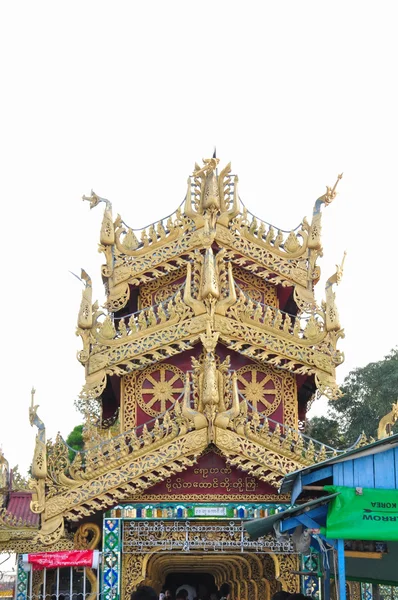 Szép részlete Botataung Pagoda, Yangon, Mianmar. — Stock Fotó