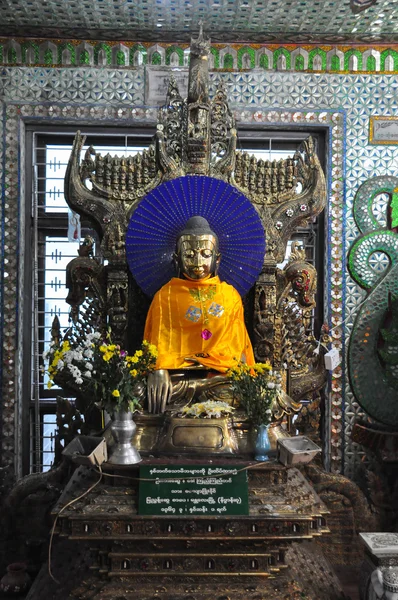 Estátua de Buda de Botataung Pagoda, Rangum, Mianmar . — Fotografia de Stock