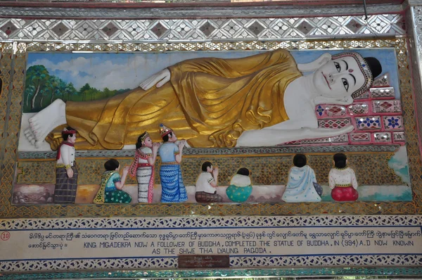 Detalhe beuciente do templo de Shwethalyaung Reclinando Buda em Mianmar . — Fotografia de Stock