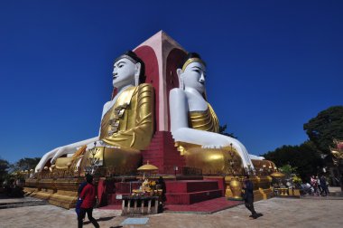 Kyaik Pun Pagoda Bago, Myanmar bilinmeyen turist ziyaret.