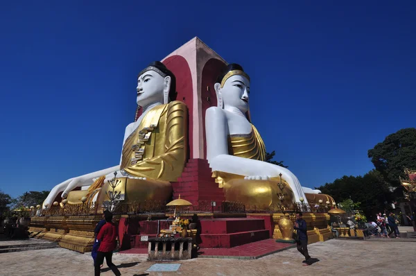 Kyaik Pun Pagoda Bago, Myanmar bilinmeyen turist ziyaret.