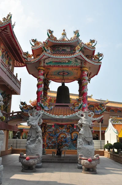 Невідомий туристів відвідують китайський shrine у Чонбурі, Таїланд. — стокове фото