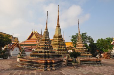 Wat Pho'da renkli pgodalar, Yatan Buda Tapınağı, 