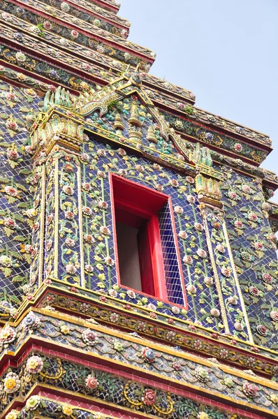 Detail of colorful pagoda at Wat Pho or Wat Phra Chetuphon , Ban — Stok fotoğraf