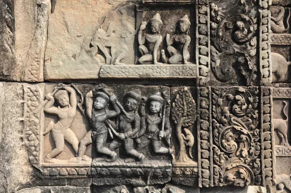 Detalhe da escultura em pedra no templo de Baphuon, Angkor Thom City, Cam — Fotografia de Stock