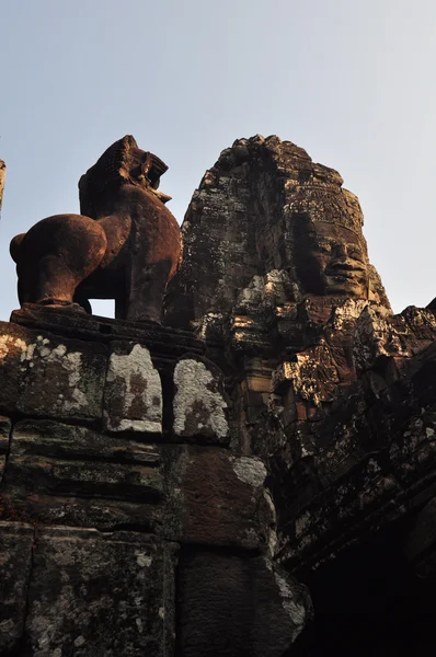 Sten lion på Banyon tempel, Kambodja — Stockfoto