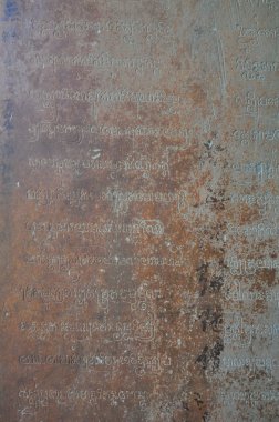 Baksei Chamkrong tapınakta Angkor, Kamboçya alfabelerde.