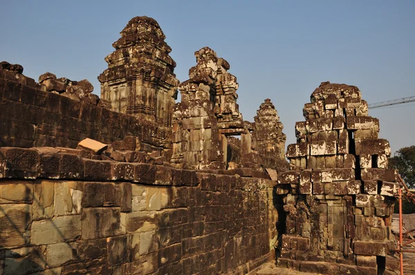 Tempel Phnom Bakheng in Angkor, Cambodja — Stockfoto