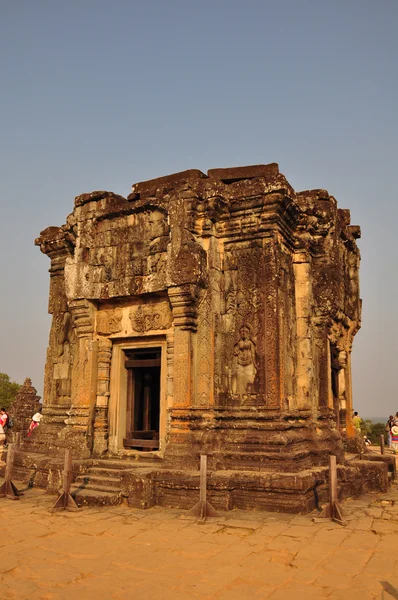 Tempel op de bovenkant van Phnom Bakheng, Angkor — Stockfoto