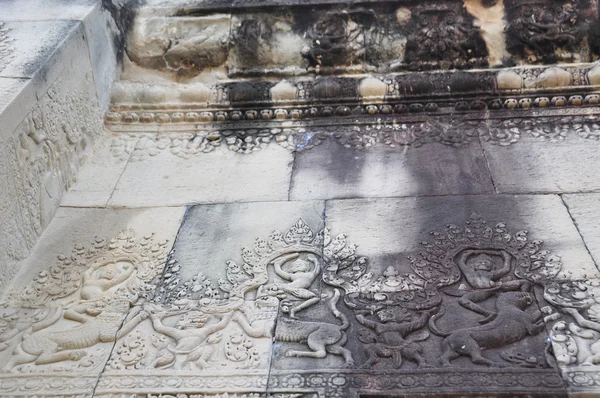 アンコール ワット、カンボジアでの石の彫刻の細部. — ストック写真