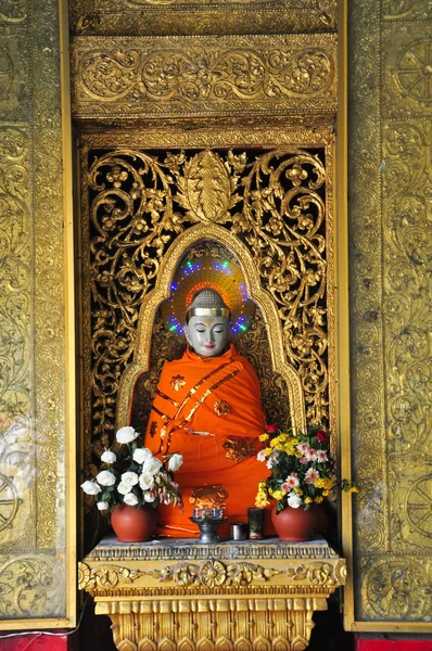 佛雕像的八角宝塔，仰光，缅甸. — 图库照片