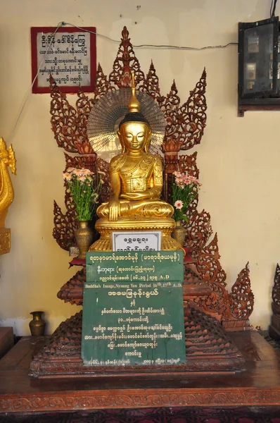 Buddha statue of Botataung Pagoda, Rangún, Myanmar . — Foto de Stock
