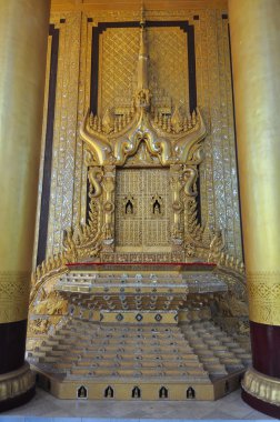 Güzel detay Kambawzathardi Golden Palace, Bago, Myanmar.